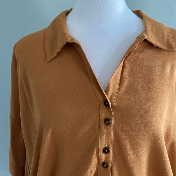 NWT Band of Gypsies Ochre Gold Tie Waist Button Down Blouse Size Small - Picture 3 of 8